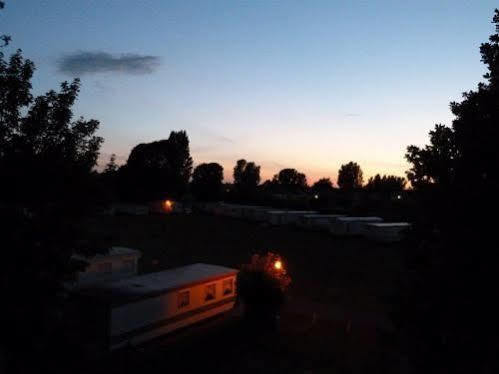 Hotel Copthorne Caravans Merston Exteriér fotografie